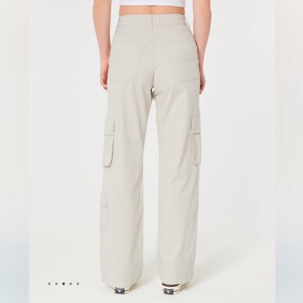 HOLLISTER | Ultra High-Rise Baggy 3-Pocket Cargo Pants Cream | SIZE 23 - Picture 4 of 8